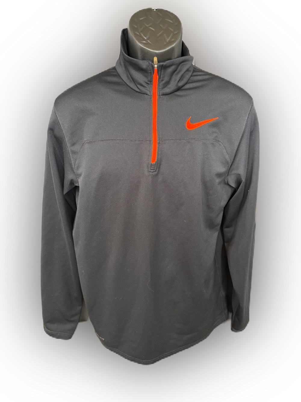 Nike Di-Fit Men’s Black Long Sleeve Quarter Zip Up in Orange. Size Medium
